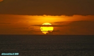 Île de La Barbade.<br>Coucher de soleil sur <strike>la mer des Cara</strike>, euh non, <strike>l'océan atlan</strike>, euh non, enfin, sur l'eau.<br>Et peu importe son nom !