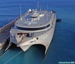 Bridgetown, île de La Barbade.<br>Drôle d'engin que ce catamaran de la marine américaine, le HSV 2 (<i>High speed vessel Swift</i> (Navire rapide à grande vitesse). C'est un dragueur de mines, ainsi qu'un transporteur de troupes et de matériel.