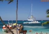 République Dominicaine<br>Île Catalina.<br>Le <i>Costa Atlantica</i> mouille l'ancre au large, ses chaloupes débarquant les passagers sur l'île.
