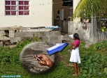 Saint Kitts et Nevis.<br>Voulant donner une bonne image de leur île, les guides touristiques précisent que l'île dispose de l'eau courante, de l'électricité, d'Internet. Ils ont même le GSM (si, si !).