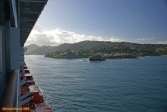 Sainte Lucie, aux Antilles.<br>Vu depuis le <i>Costa Atlantica</i>, ça a l'air plutôt sympathique, la première impression est très bonne !