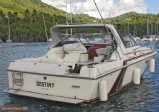 Sainte Lucie, <i>Marigot Bay</i>, aux Antilles.<br>Notre <i>Taxi</i> est avancé. Il s'appelle <i>Destinée</i> et est totalement dépourvu de gilets de sauvetage. Humm !