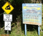 Île de Tortola (Îles vierges britanniques)<br>On vous avait prévenus, les routes sont très inclinées !<br>Ici, un avertissement, sur la route de la baie de Cane Garden.