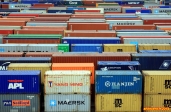 Cargo porte-conteneurs <i>Samskip Express</i>.<br>Alignement de conteneurs multicolores, au terminal Tivoli du port de Cork.<br>On dirait un <i>Rubik's Cube</i> géant.