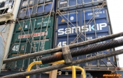 [no_rights] Cargo porte conteneur <i>Samskip Express</i>.<br>Les conteneurs sont rendus solidaires par un réseau de tringles.