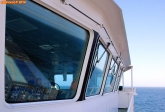 Cargo porte-conteneurs <i>Samskip Express</i>.<br>Les conteneurs se reflètent dans les vitres de la passerelle.