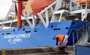 [no_rights] Cargo porte conteneur <i>Samskip Express</i>, port de Dublin.<br>Sophie est pressée de larguer les amarres !