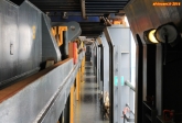 [no_rights] Cargo porte conteneur <i>Samskip Express</i>.<br>Pour accéder à la proue, il faut emprunter un chemin qui passe sous les conteneurs.