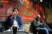 [no_rights] <i>Temple Bar</i>, Dublin.<br>Une boisson avec des bulles, et on est heureux !
