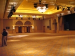 <i>Emirates Palace</i> d'Abu Dhabi.<br>La plus grande salle de réunion du Moyen Orient. On n'en voit ici que le tiers.<br>Le lancement mondial de la dernière Mercedes classe S s'est tenu dans cette salle.