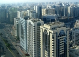 Abu Dhabi.<br>L'architecture des immeubles est un mélange de style moderne et oriental.