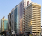 Abu Dhabi.<br>L'architecture des immeubles est un mélange de style moderne et oriental.