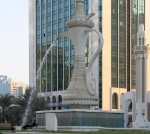 Abu Dhabi.<br>Sculpture en forme de théière géante.