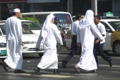 Abu Dhabi.<br>Population locale.