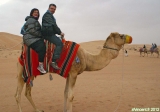 [no_rights] Dubaï Desert Conservation Reserve, Emirats Arabes Unis.<br>Et nous voilà prêts pour un petit tour de manège.<br>On a l'air de quoi ? Non, ne répondez pas, par pitié !