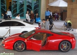 [no_rights] Dubaï, Emirats Arabes Unis.<br>Jumeirah, The Palm.<br>Les clients de l'hôtel Atlantis ne peuvent même pas s'offrir de voiture à 4 places. VDM...