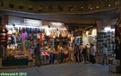 Mascate, sultanat d'Oman.<br>Des commerces hétéroclites et des prix à la tête du client: c'est vraiment le souk !