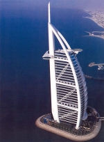 [no_rights] Dubai, l'hôtel <i>Burj Al Arab</i> vu du ciel.