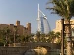 Complexe hôtelier <i>Madinat Jumeirah</i>, près de Dubai.<br>En arrière plan, le <i>Burj Al Arab</i>.