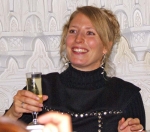 [no_rights] <i>Maintenant, je siffle mon verre, et place aux cadeaux !<br>J'espère que tous ces invités se sont mis en quatre pour moi !</i>
