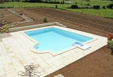 17/05/2008.<br>Après une nuit, le bassin est totalement rempli.<br>Reste à démarrer la filtration,  la désinfection, la pompe à chaleur.<br><font size=-1>Ce serait bien aussi de ne pas laisser traîner la rallonge électrique !!!</font>