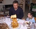 [no_rights] Allez papy, souffle nous tout cela en seul coup !<br>L'aide de Théo ne sera pas superflue.