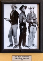 [no_rights] John Wayne, Dean Martin et Ricky Nelson dans <i>Rio Bravo</i>, à Old Tucson.