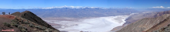 Death Valley.<br>Depuis <i><b><u>Dante's View</u></b></i>, on peut apercevoir <i>Bad Water</i>, mais aussi <i>Devil's Golf Course</i>.<br>C'est plus qu'impressionnant: hallucinant !