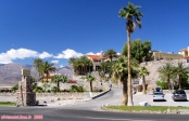 <i><b><u>Furnace Creek Inn</u></b></i>, seul hôtel de la vallée de la mort.<br>Il vaut mieux réserver à l'avance...