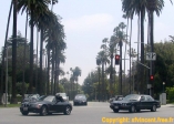 Beverly Hills est parcourue par de misérables voitures:<br>BMW, Jaguar, Porsche...
