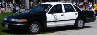 Voiture de patrouille de la police de Los Angeles.