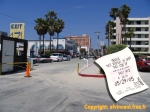 Plage de Venice Beach.<br>Sortez 12$ pour avoir le droit de stationner sur le parking de la plage !<br>C'est un tarif forfaitaire, indépendant de la durée du stationnement.<br>Si vous sortez, et revenez 1 heure après, vous devez payer à nouveau. J'adore !