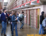 Un couloir du pénitencier d'Alcatraz.