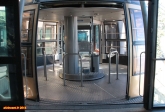 [no_rights] Cabine de l'<i>Aerial Tramway</i>, Palm Springs, Californie.<br>Le plancher est circulaire et tourne durant chaque trajet.<br> Au centre, le poste de commande reste fixe. Un vrai manège, en somme...