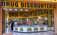 [no_rights] Avenida Revolucion, ville de Tijuana, Mexique.<br>Les pharmacies <i>discount</i> sont légions. On y trouve de tout, et sans ordonnance.