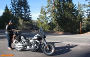 [no_rights] Angeles Crest Highway, Californie.<br>Nous nous demandons si nous n'aurions pas manqué un embranchement.<br>La consultation du GPS nous indique que non: nous sommes sur la bonne route.