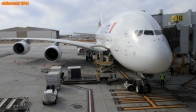 [no_rights] Aéroport international de Los Angeles (<i>LAX</i>), Californie.<br>Notre Airbus A380 est paré, à la porte 148.<br>Kristen Stewart et Bradley Cooper ont pris place en première classe. Nous, c'est classe éco...