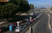 [no_rights] Frontière entre le Mexique et les Etats-Unis, Tijuana, Mexique.<br>L'attente des voitures est tellement longue et pénible que des marchands de boissons et de glaces s'intallent entre les files.