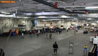 [no_rights] Porte-avions <i>Midway</i>, port de San Diego, Californie.<br>Le hangar à avions est immense, tant en surface qu'en hauteur.<br>On a du mal à réaliser que l'on est à bord d'un navire.