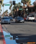 [no_rights] Ville de Palm Springs, Californie.<br>Pour avoir de la verdure dans un désert, pas de mystère, de l'arrosage automatique.<br>Et tant pis si on arrose plus la chaussée que le gazon !