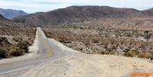 [no_rights] Route California 78, Californie.<br>Cette portion de route traverse un désert aride.