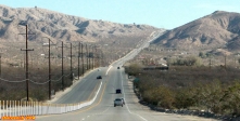 [no_rights] Twentynine Palms Highway, Californie.<br>En route vers le Parc national de Joshua Tree.