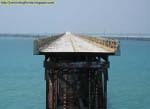 [no_rights] Les Keys de Floride.<br>L'ancien pont de Flagler: le tablier inférieur supportait la voie ferrée d'avant 1935.<br>A droite, le pont moderne de 1982.