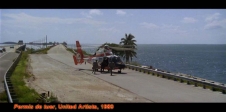 [no_rights] Les Keys de Floride.<br><i>Permis de tuer.</i><br>James Bond et Felix Leiter embarquent à bord d'un hélicoptère de la police, posé sur l'île de Marathon.