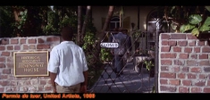 [no_rights] Key West.<br><i>Permis de tuer</i>.<br>James Bond est conduit auprès de <i>M</i>, dans la maison d'Ernest Hemingway où son précieux permis de tuer va lui être retiré.