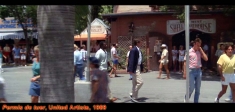 [no_rights] Key West.<br><i>Permis de tuer</i>.<br>James Bond traverse Mallory Square.