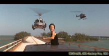 [no_rights] Les Keys de Floride.<br><i>True Lies</i>.<br>La limousine folle, à bord de laquelle se trouve Jamie Lee Curtis, vient de quitter Pigeon Key par le pont de Flagler.