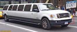 Une Ford Expedition, devant la Cathédrale Saint-Patrick de New York.