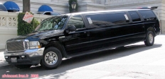 Une limousine à l'américaine.<br><i>Black is beautiful</i>, certes, mais ça fait un peu corbillard, non ?