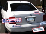 <p align='left'>La voiture n'est pas oubliée. On est tombé sur un cas emblématique. On y distingue les inscriptions suivantes:<li><i>Proud to be an Arizona Democrat</i> (Fier d'être un Démocrate d'Arizona)<li><i>Congressional of Rockville</i> (Congressiste de Rockville)<li><i>Well-behaved women seldom make history</i> (Les femmes polies font rarement l'histoire (?))<br>La classe mondiale, peut-être le champion du monde...